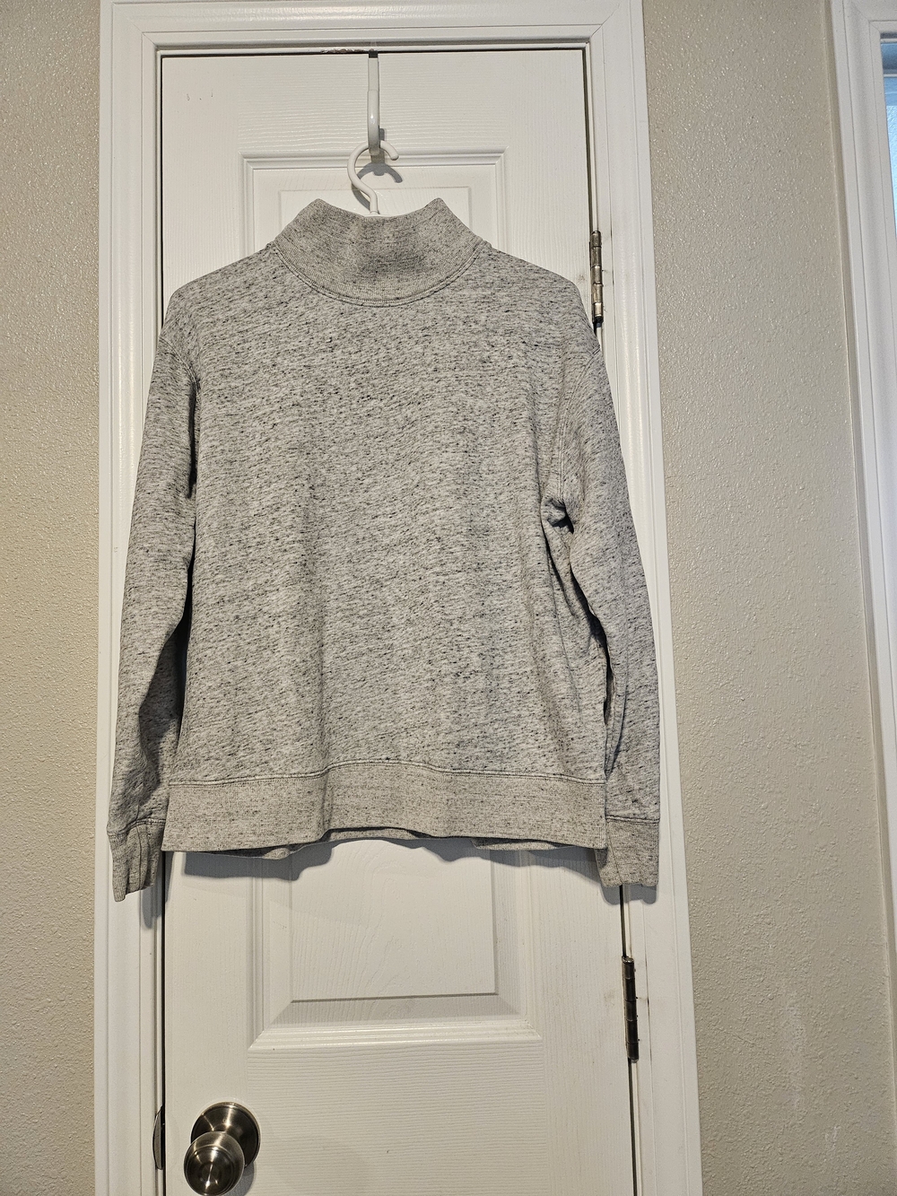 Abercrombie & Fitch Light Gray Pullover Sweatshirt